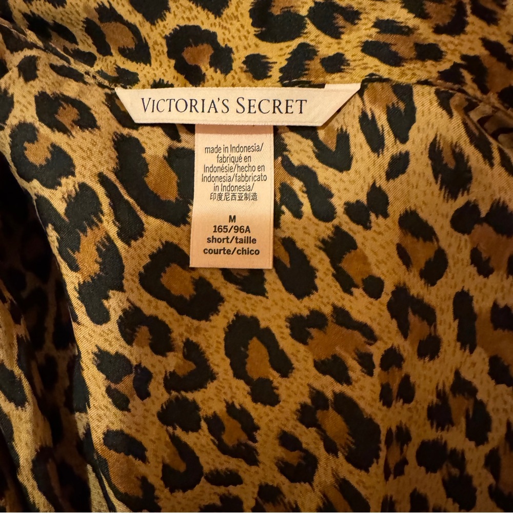 Victoria Secret Glazed Satin Long Pajama Set
Top & pants
Animal Print 
NWOT 
M - Picture 3 of 9